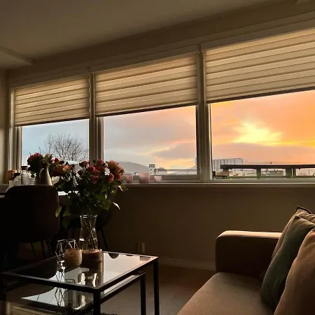 Sea View & Balcony - Top-floor Near Old